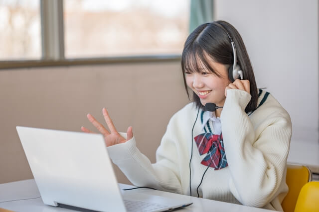 オンライン授業を受ける生徒